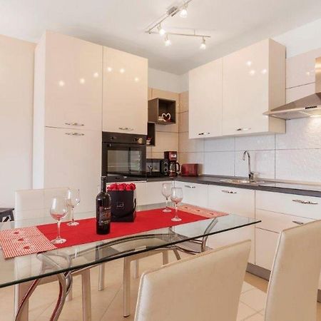 Apartment Dubravka Near The Sandy Beach Медулин Екстер'єр фото