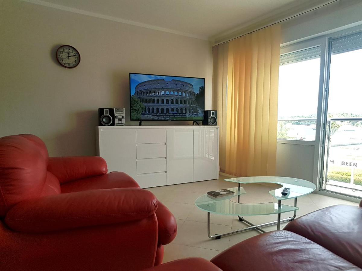 Apartment Dubravka Near The Sandy Beach Медулин Екстер'єр фото