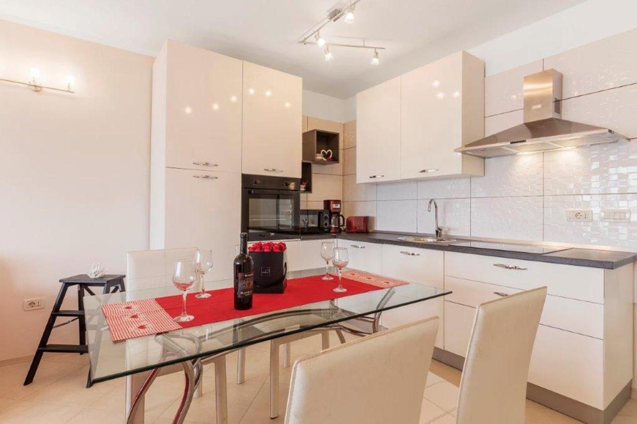 Apartment Dubravka Near The Sandy Beach Медулин Екстер'єр фото